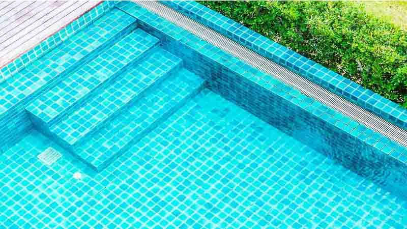 How to install tile in bathrooms and swimming pools